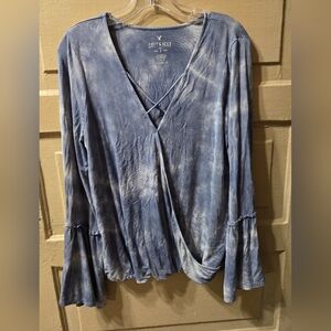 American Eagle Soft & Sexy Blue Tie Dye Bell Sleeve V-Neck Blouse Size: L